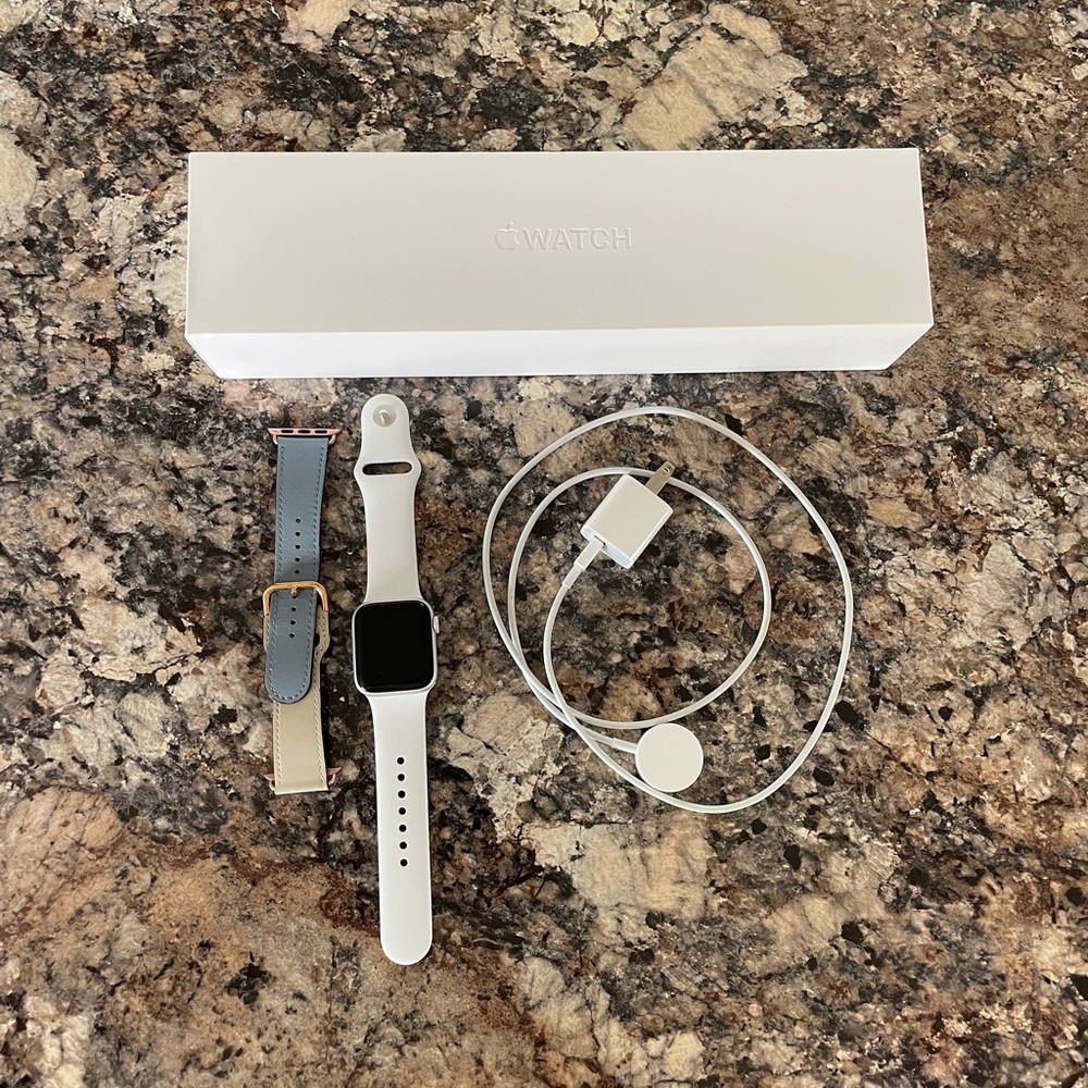 COPY - Silver Apple Watch 4 40mm GPS